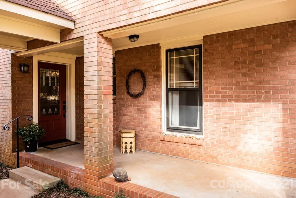 Property image 3 of 1587 Nottingham Drive in Nottingham Estates, Newton, NC 28658