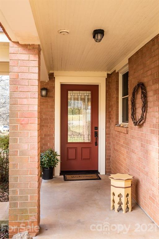 Property image 4 of 1587 Nottingham Drive in Nottingham Estates, Newton, NC 28658
