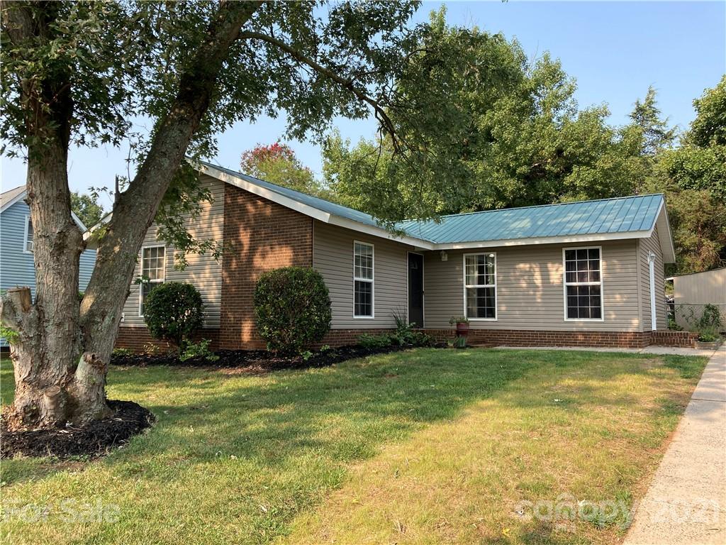 Property image 2 of 6605 Old Meadow Road in Timber Creek, Charlotte, NC 28227
