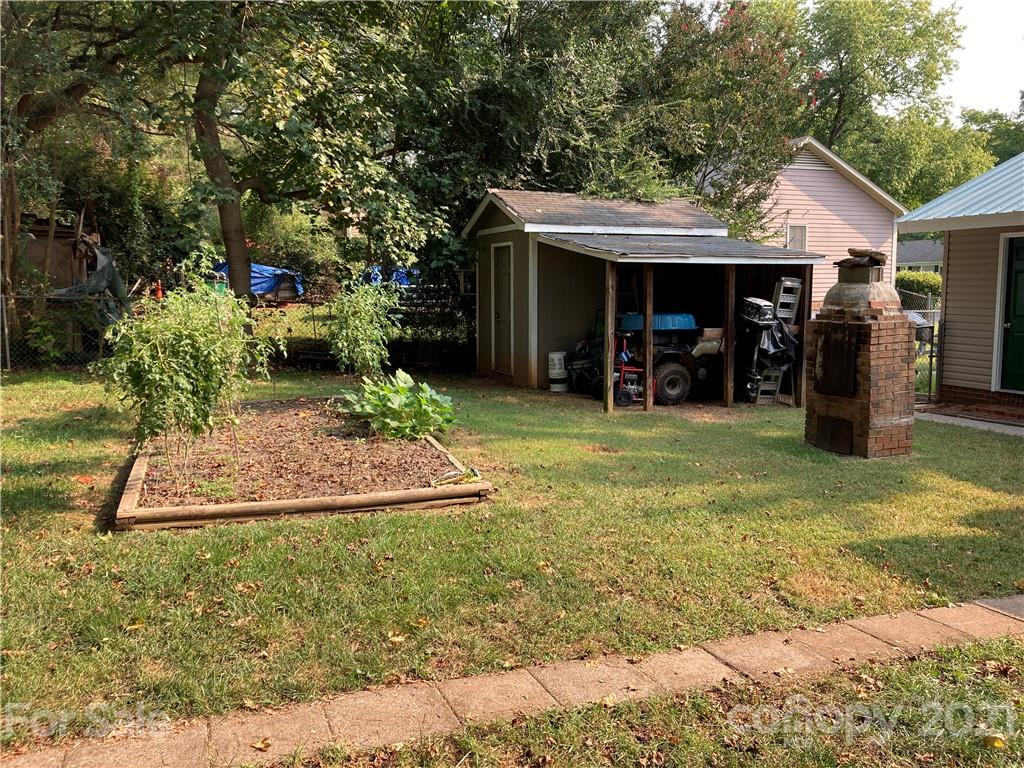 Property image 4 of 6605 Old Meadow Road in Timber Creek, Charlotte, NC 28227