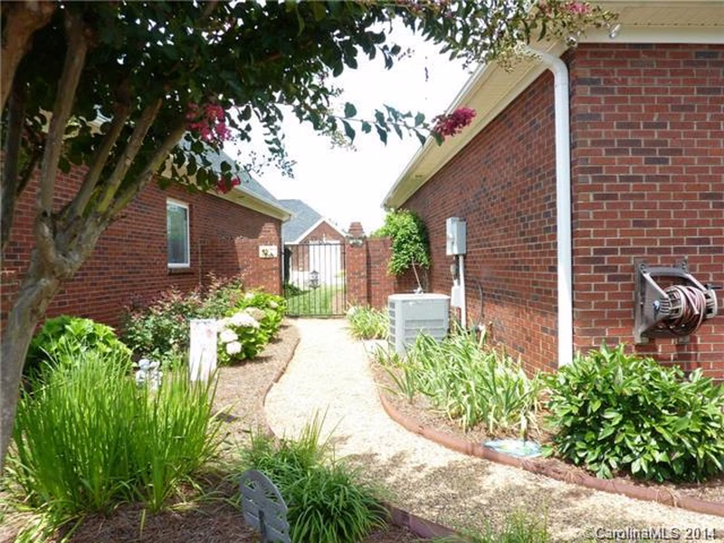 Property image 3 at 1575 Elkhart Circle, Gastonia, NC 28054
