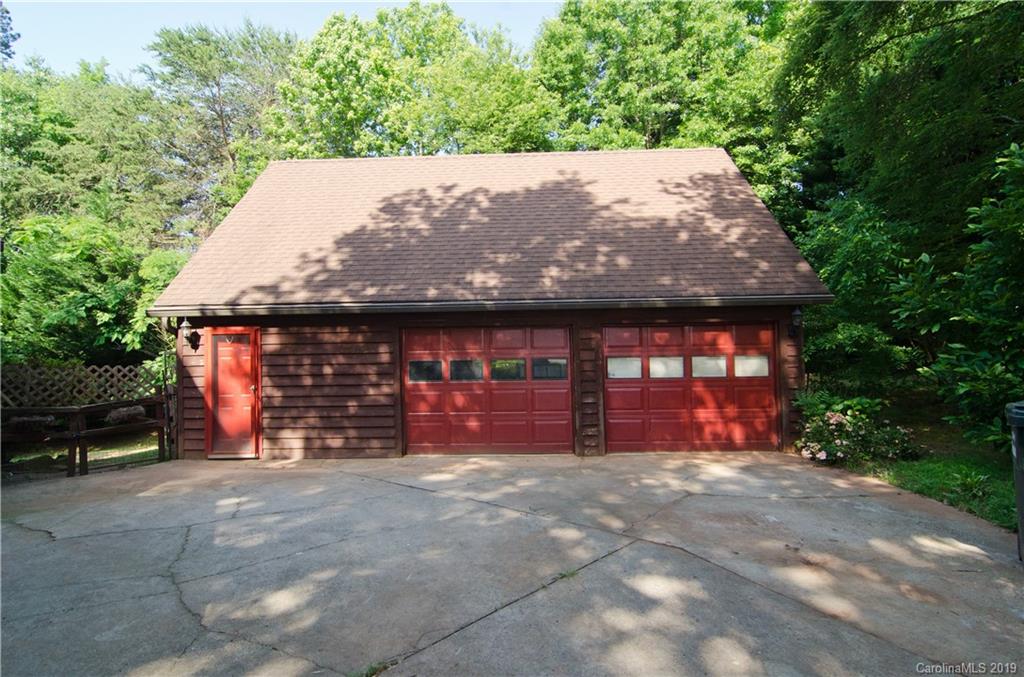 Property image 3 of 2405 Gardenside Drive in Castlewood, Gastonia, NC 28056