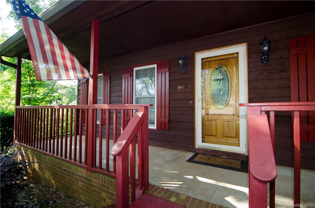 Property image 4 of 2405 Gardenside Drive in Castlewood, Gastonia, NC 28056