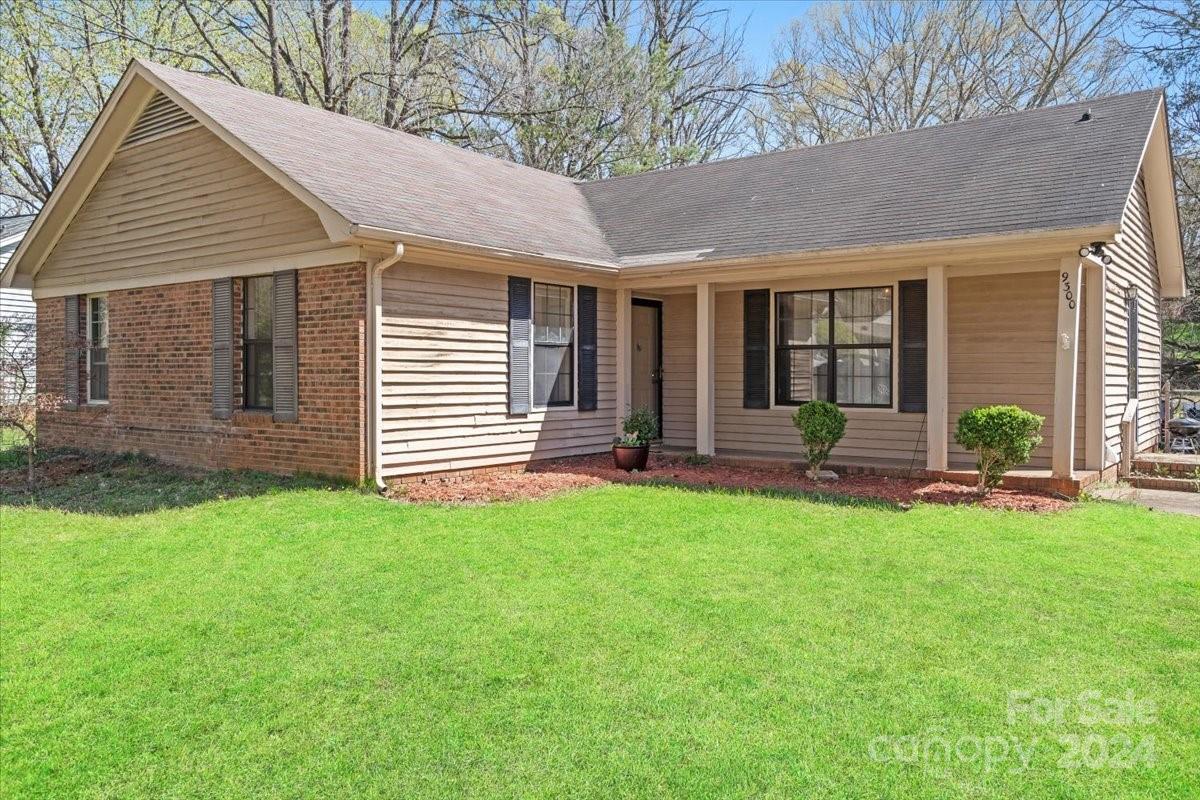 Property image 2 of 9300 Knotty Pine Circle in Timber Creek, Charlotte, NC 28227