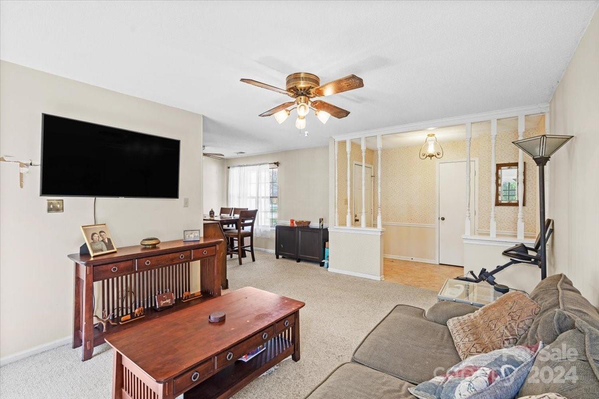 Property image 4 of 9300 Knotty Pine Circle in Timber Creek, Charlotte, NC 28227