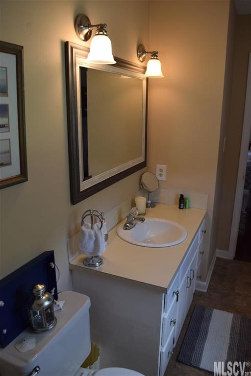 Property image 4 of 1757 Castlewood Court in Forest Ridge, Hickory, NC 28602