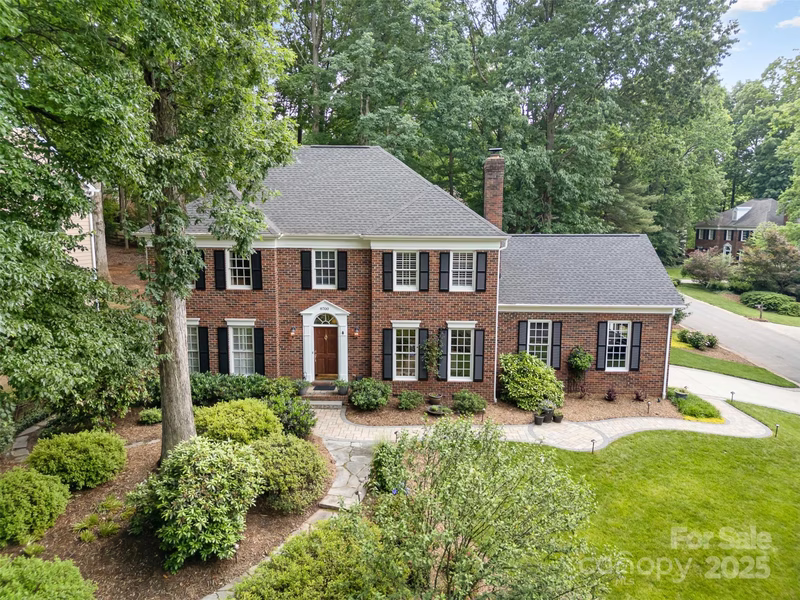 8700 Thornbury Lane
