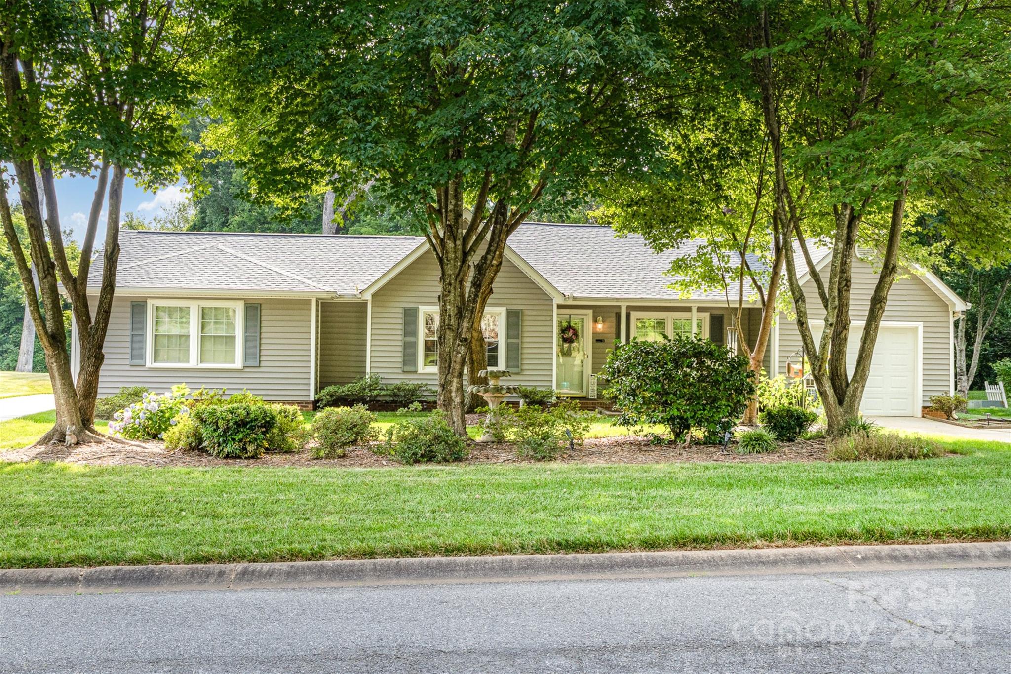 Property image 3 of 404 Southland Road in Shepherds Vineyard, Huntersville, NC 28078