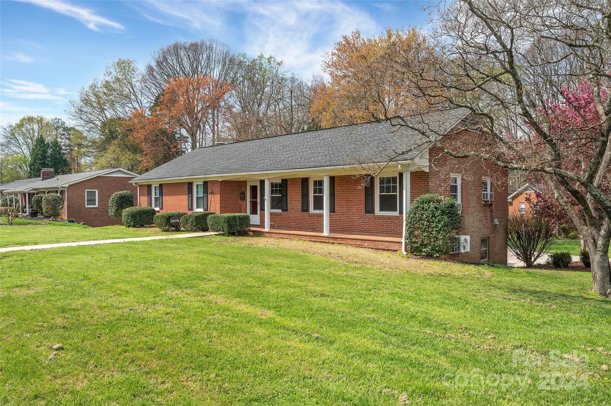 Property image 2 of 1205 Laurel Lane in Sherwood Forest, Gastonia, NC 28054