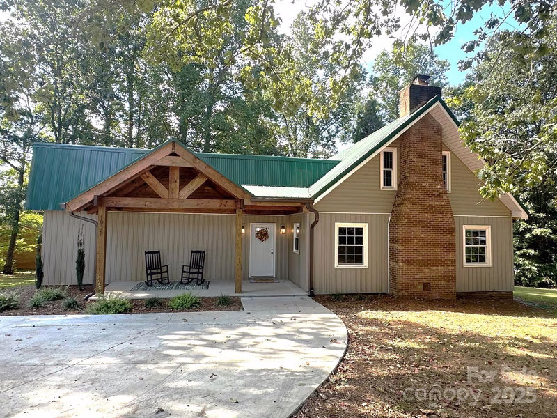 1921 Woodridge Drive