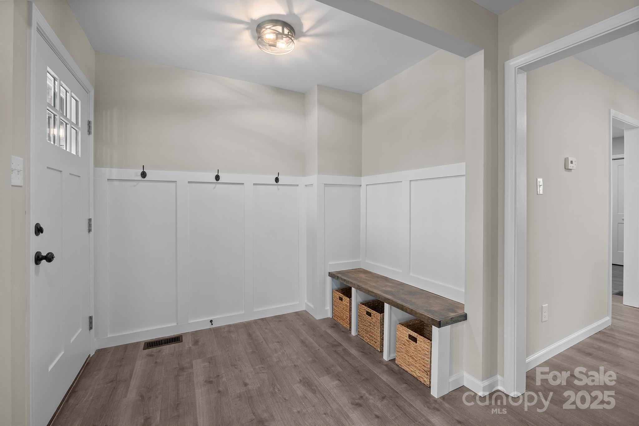 Property image 3 of 1921 Woodridge Drive in Woodridge, Hickory, NC 28602