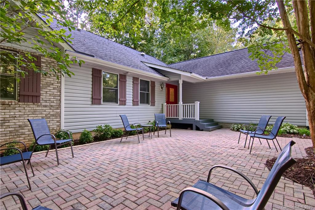 Property image 2 of 9 Bay Hill Court in Etowahs Reach, Etowah, NC 28729