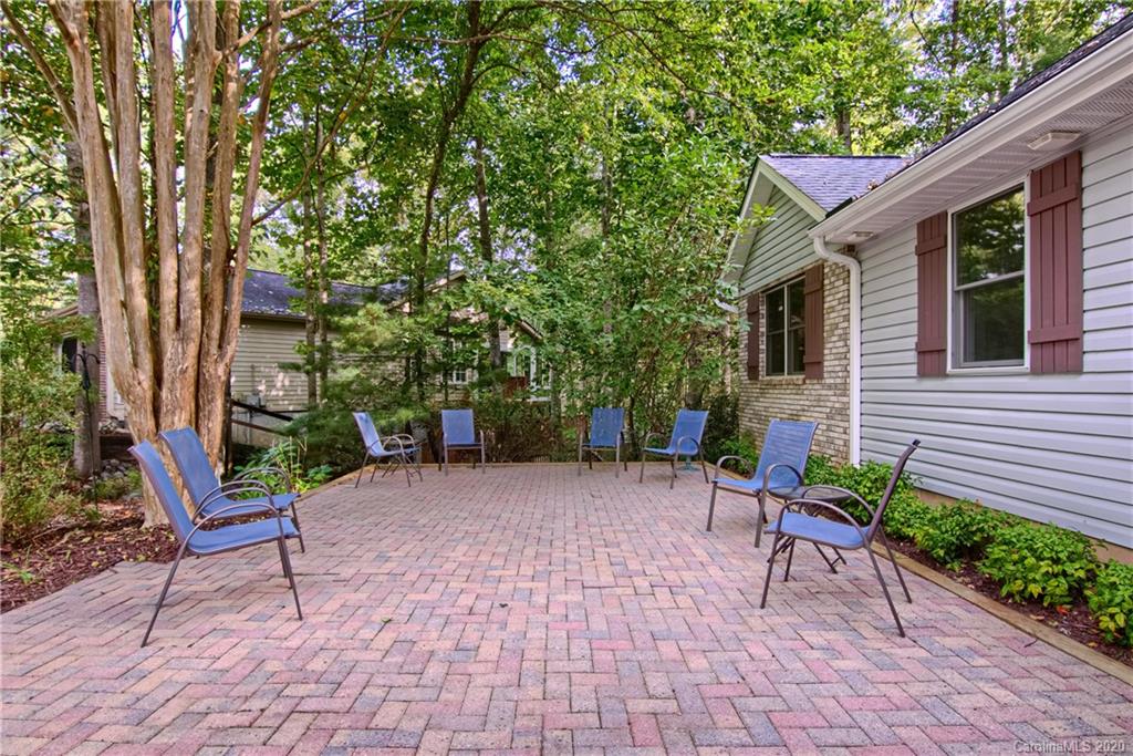 Property image 3 of 9 Bay Hill Court in Etowahs Reach, Etowah, NC 28729