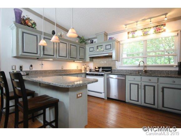 Property image 2 of 865 Kentwood Lane in Blue Ridge Overlook, Pisgah Forest, NC 28768