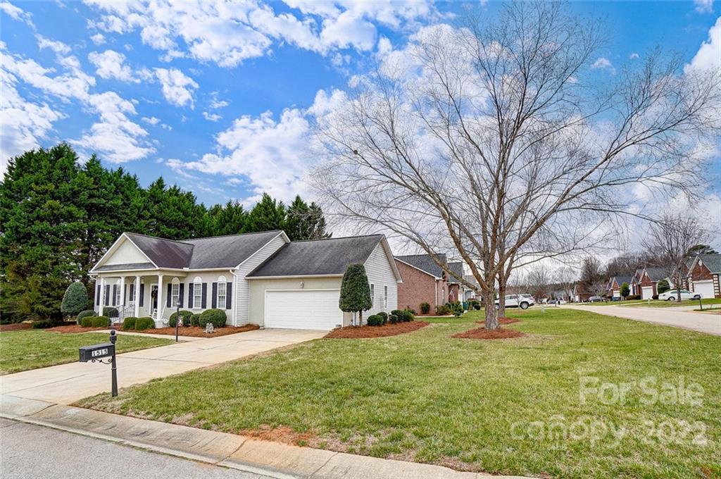 Property image 2 of 1515 Willow Drive in Woodfield, Salisbury, NC 28144