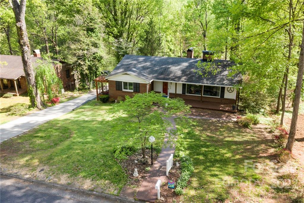 Property image 2 of 330 Oakwood Drive in Park Grove, Statesville, NC 28677