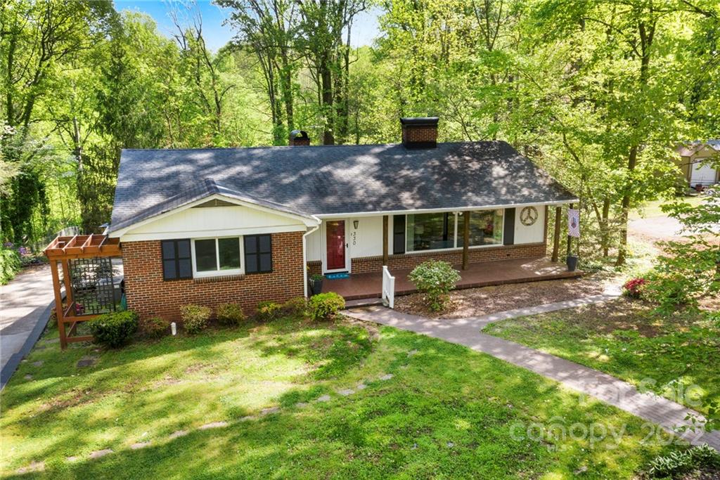Property image 3 of 330 Oakwood Drive in Park Grove, Statesville, NC 28677