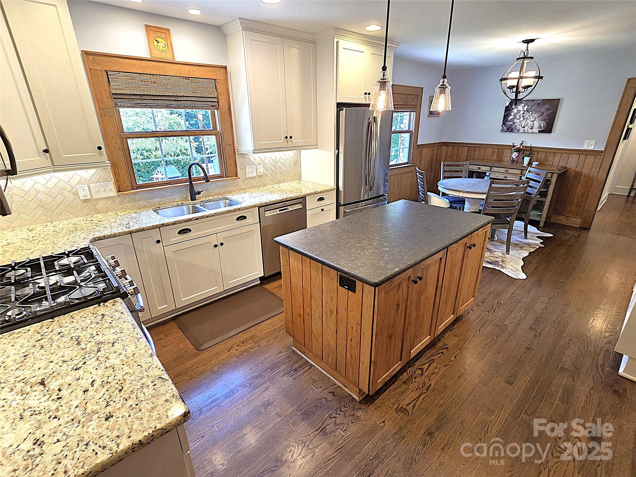 Property image 5 of 719 9th Street in Oakwood Terrace, Hickory, NC 28601