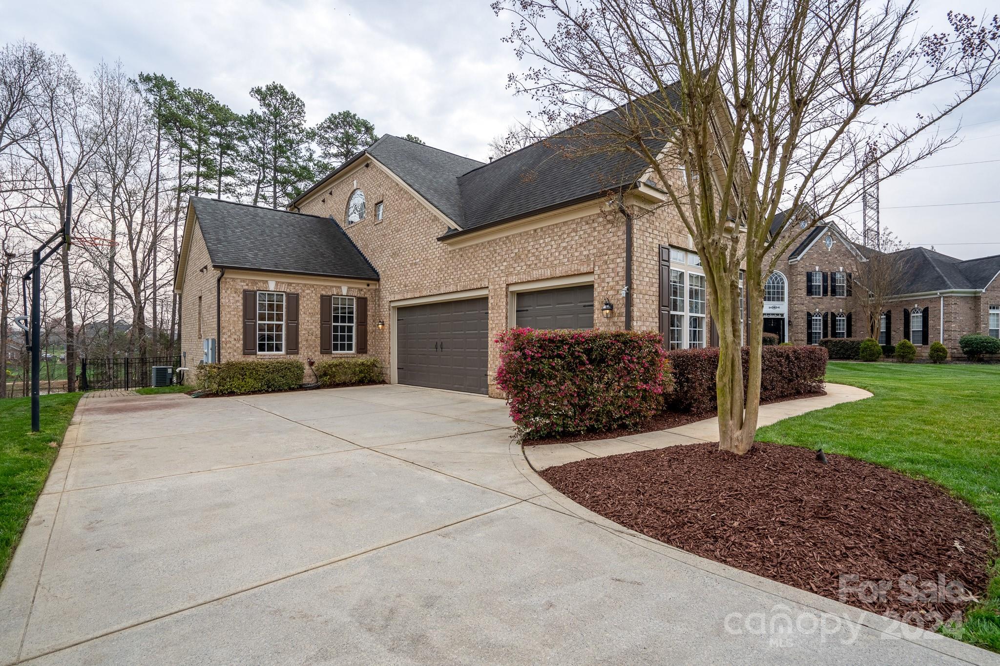 Property image 5 of 7500 Cleyera Circle in Weddington Trace, Waxhaw, NC 28173