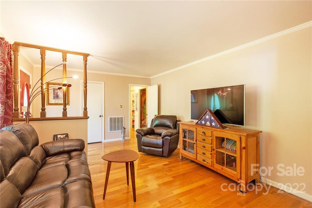 Property image 3 of 9413 Stately Oak Lane in Timber Creek, Mint Hill, NC 28227