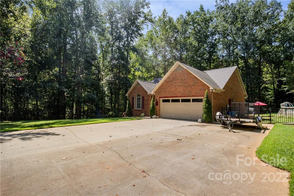 Property image 3 of 335 Cape Breton Trail in Keltic Meadows, Gastonia, NC 28056