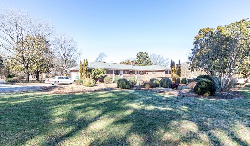 Property image 3 of 2506 Union Road in Robinson Heights, Gastonia, NC 28054