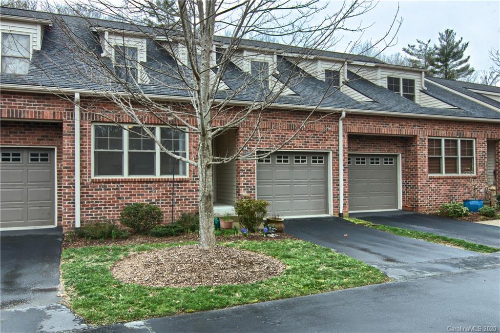 Property image 2 of 176 Wash Creek Drive in THE CLOISTERS, Hendersonville, NC 28739