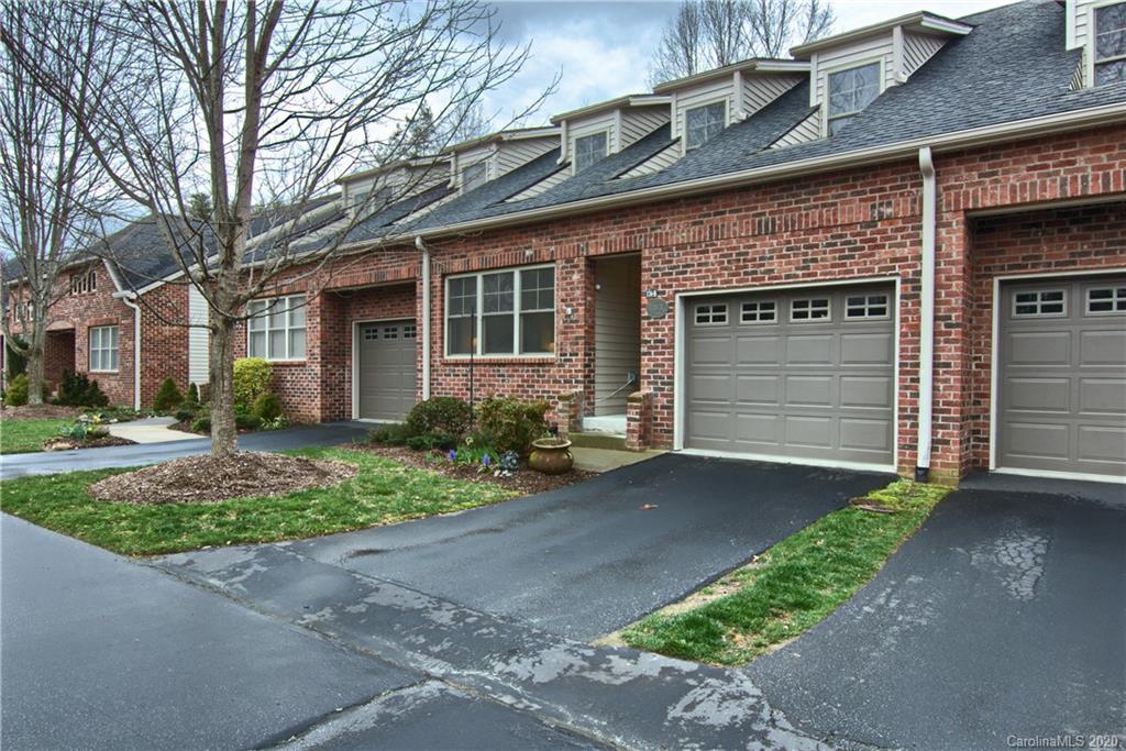 Property image 3 of 176 Wash Creek Drive in THE CLOISTERS, Hendersonville, NC 28739