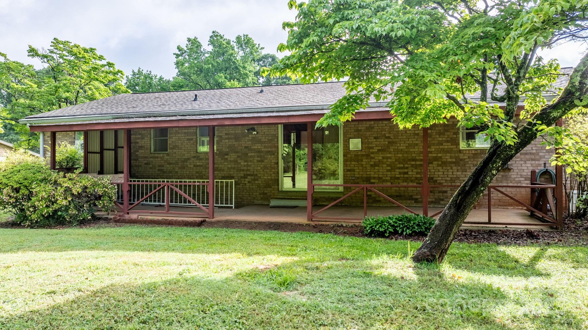 Property image 3 of 518 W School Street in Carolina Terraces, Maiden, NC 28650