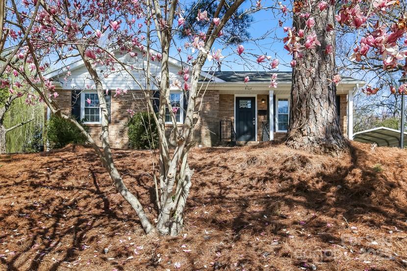 Property image 2 of 7124 Brynhurst Drive in Starmount, Charlotte, NC 28210