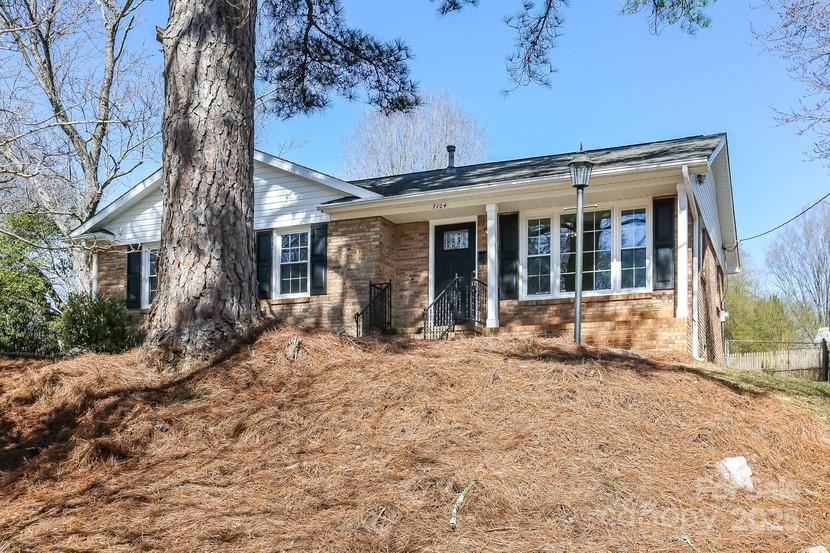 Property image 3 of 7124 Brynhurst Drive in Starmount, Charlotte, NC 28210