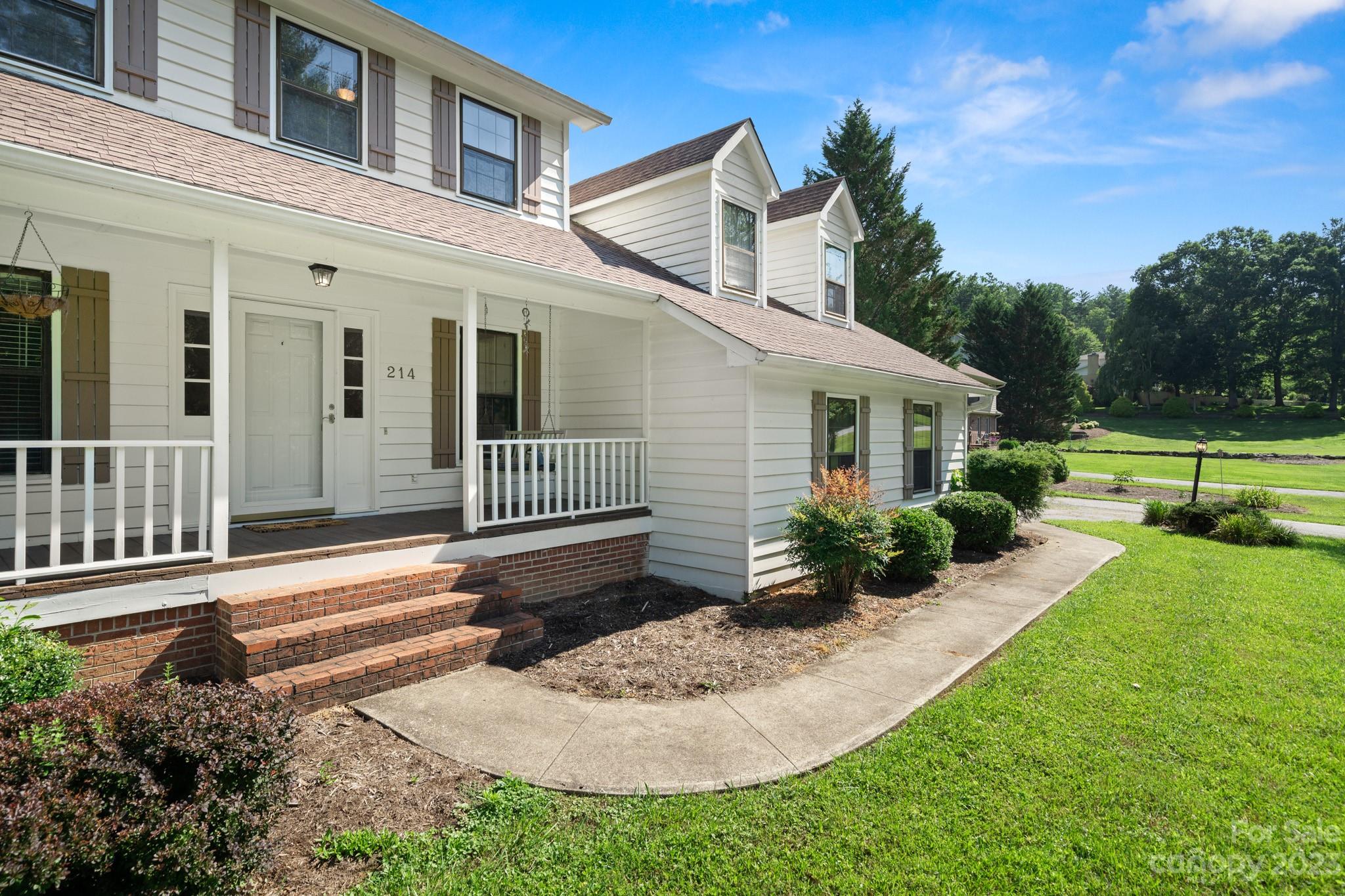 Property image 5 of 214 Raintree Drive in Tamarac, Hendersonville, NC 28791