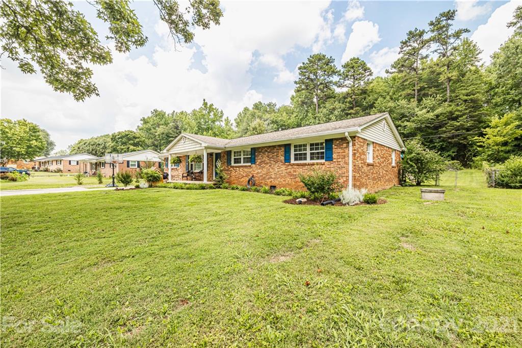 Property image 2 of 2634 Fairgreen Drive in Southgate, Gastonia, NC 28056