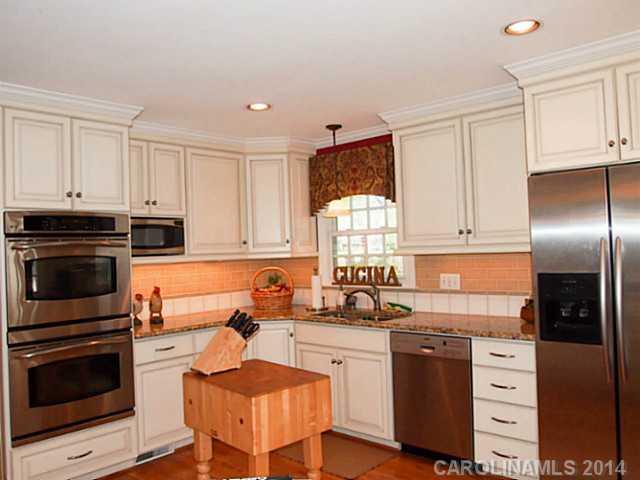 Property image 3 of 615 Edgemont Road in The Cloisters, Charlotte, NC 28211