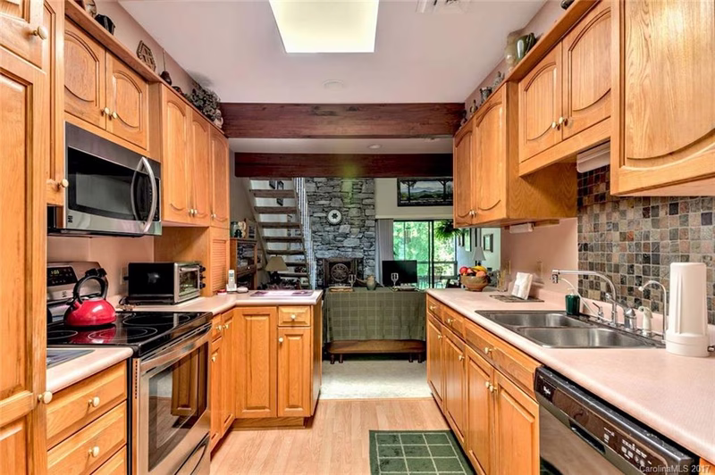 Property image 5 at 20 Lakemoor Lane, Hendersonville, NC 28739