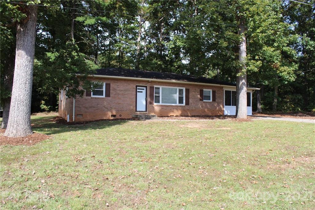 Property image 3 of 1656 Oakmont Drive in Oakmont, Lenoir, NC 28645