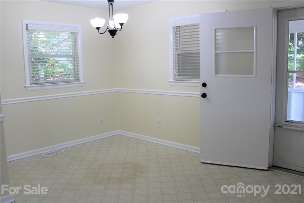 Property image 5 of 1656 Oakmont Drive in Oakmont, Lenoir, NC 28645