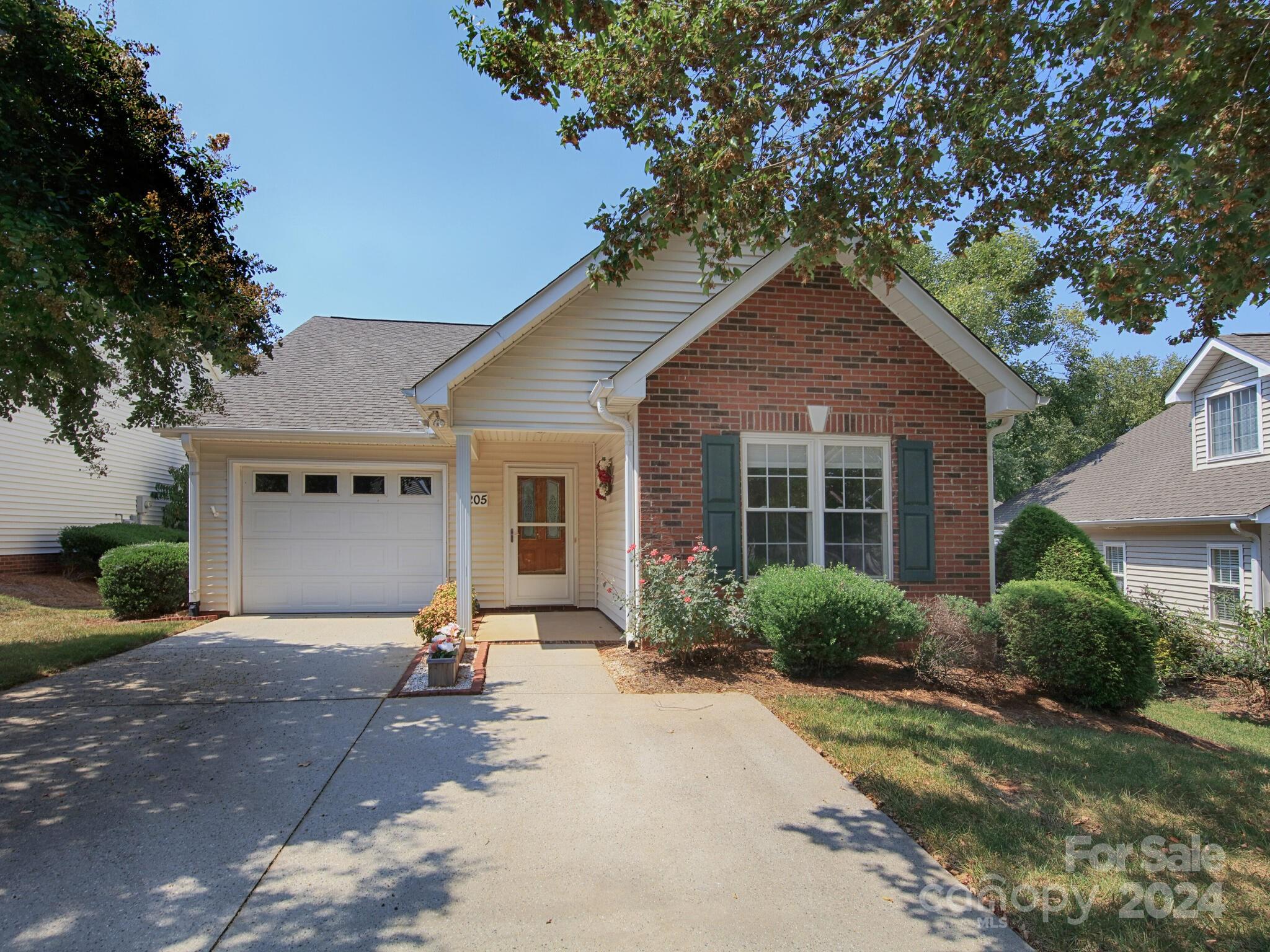 Property image 2 of 205 Oak Village Parkway in The Villages At Oak Tree, Mooresville, NC 28117
