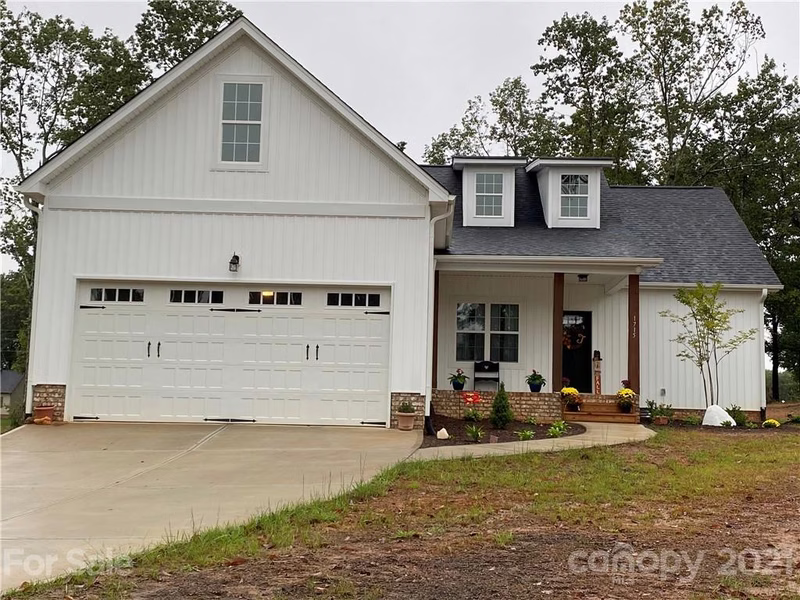1715 Ivey Court