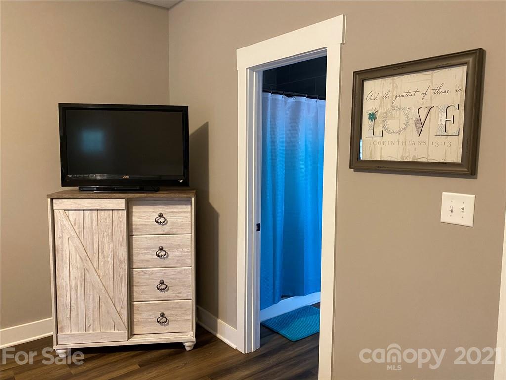 Property image 3 of 1715 Ivey Court in Ivey Ridge, Maiden, NC 28650