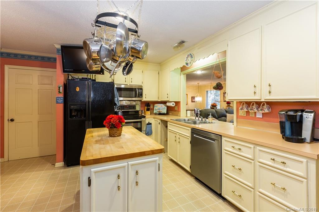 Property image 3 of 2707 Wimbledon Drive in Southampton, Gastonia, NC 28056