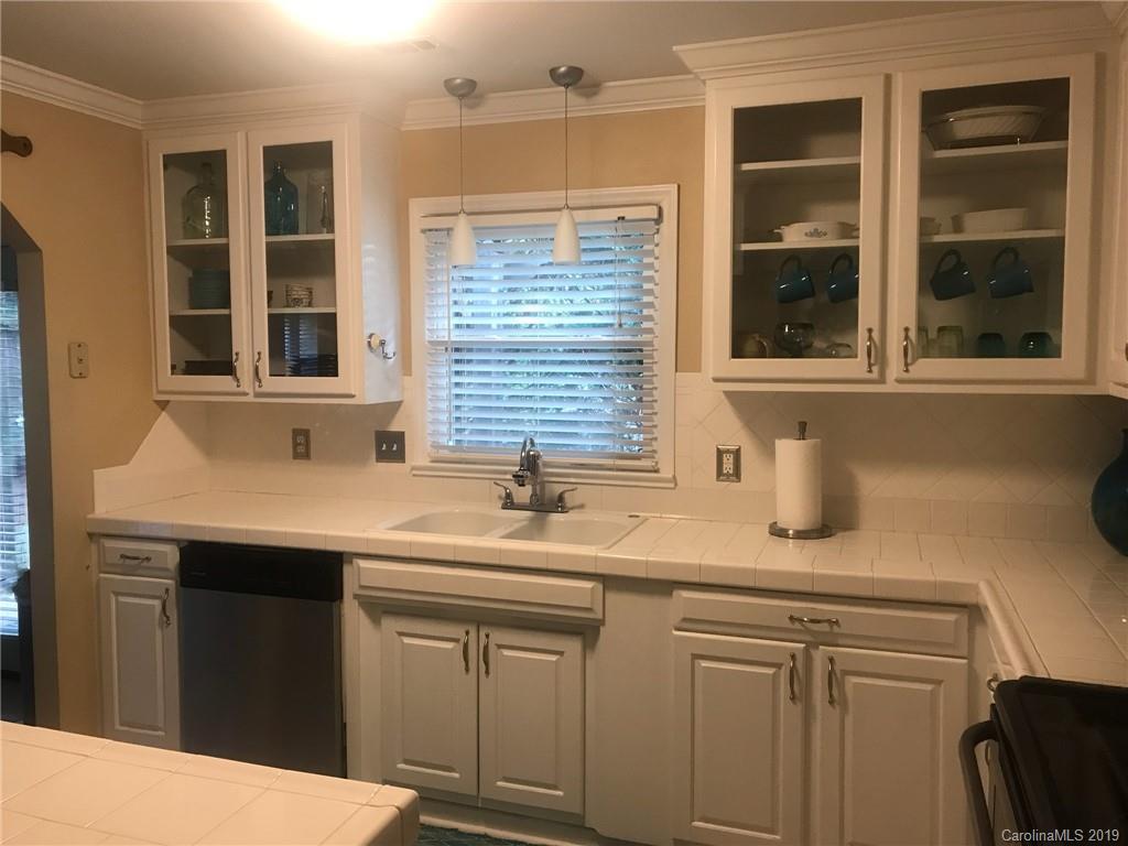 Property image 5 of 813 Mallotte Lane in Robinson Heights, Gastonia, NC 28054