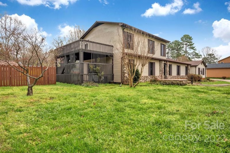 Property image 3 at 1688 Knightbridge Drive, Newton, NC 28658