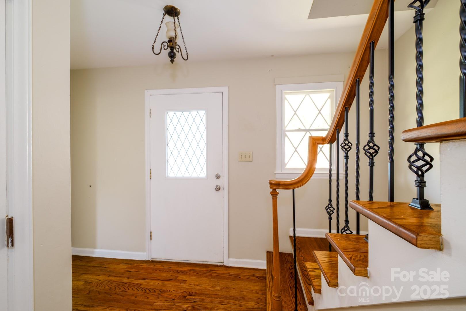 Property image 4 of 1018 Carysbrook Lane in Montclaire, Charlotte, NC 28217