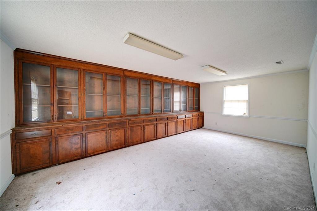 Property image 4 of 914 Mallotte Lane in Robinson Heights, Gastonia, NC 28054