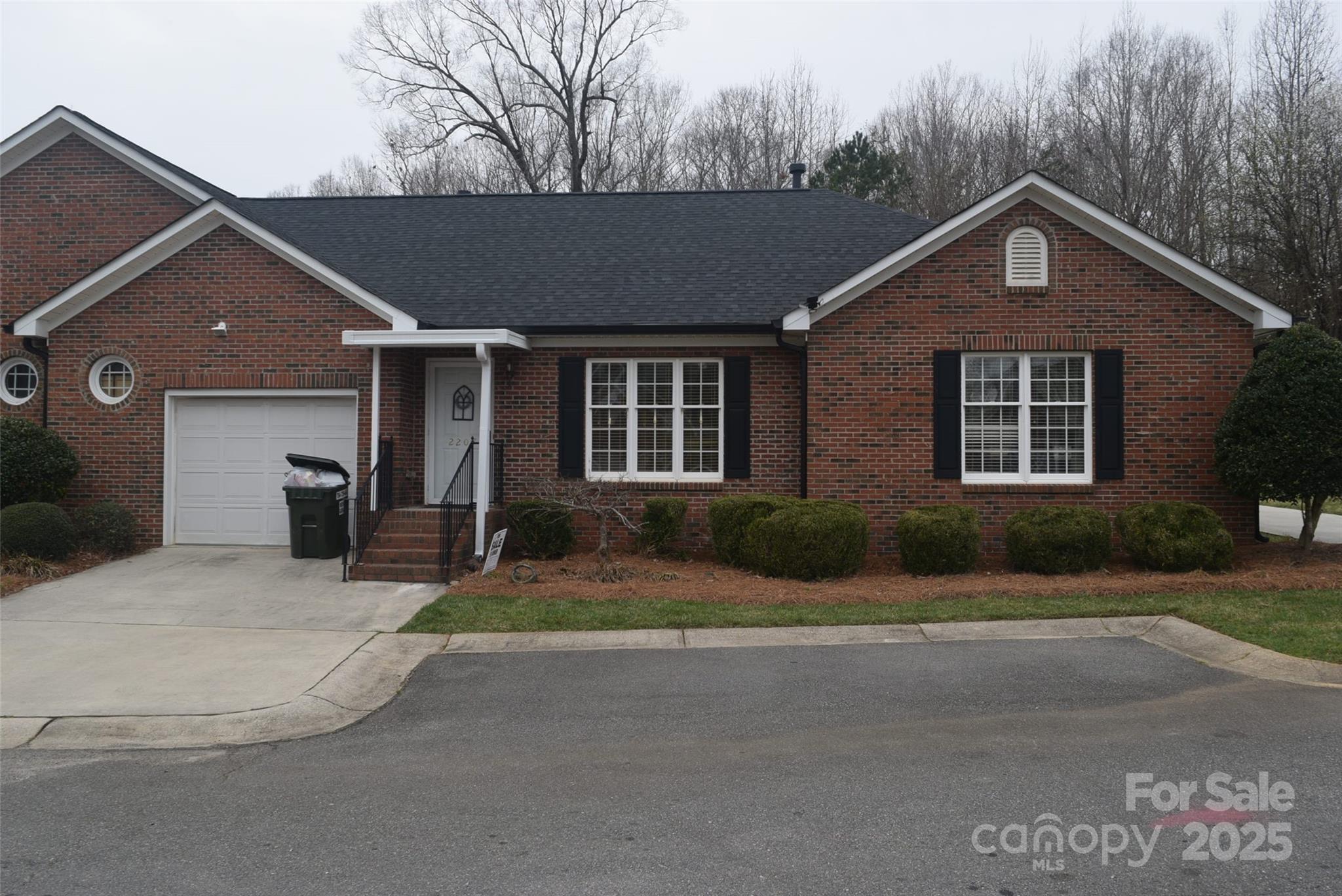 Property image 2 of 2207 Windsor Woods Drive in Windsor Woods, Gastonia, NC 28054