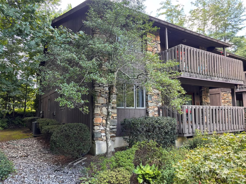 The Woods, Hendersonville Community