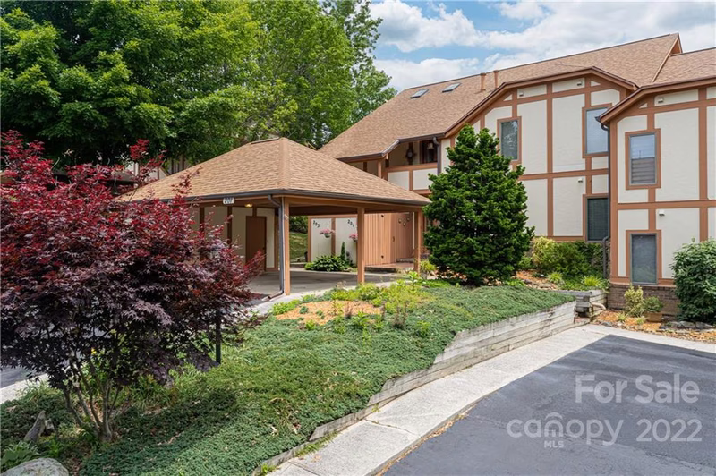 Property image 2 at 203 Fleetwood Plaza, Hendersonville, NC 28739
