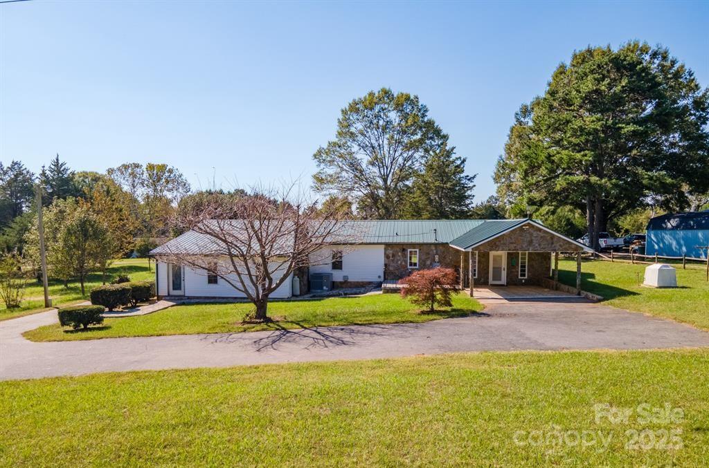 Property image 2 of 2274 Deerfield Drive in Cedarfield, Maiden, NC 28650