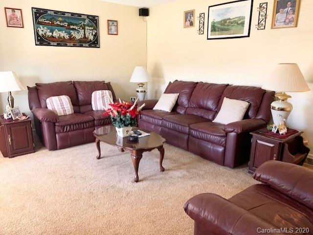 Property image 2 of 1617 Caromar Place in Taymor, Concord, NC 28027